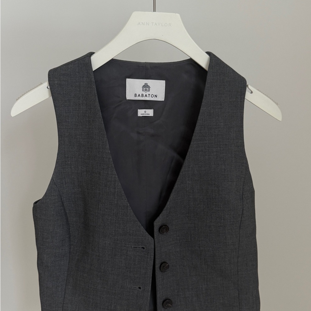 Aritzia - Babaton Charcoal women’s Vest